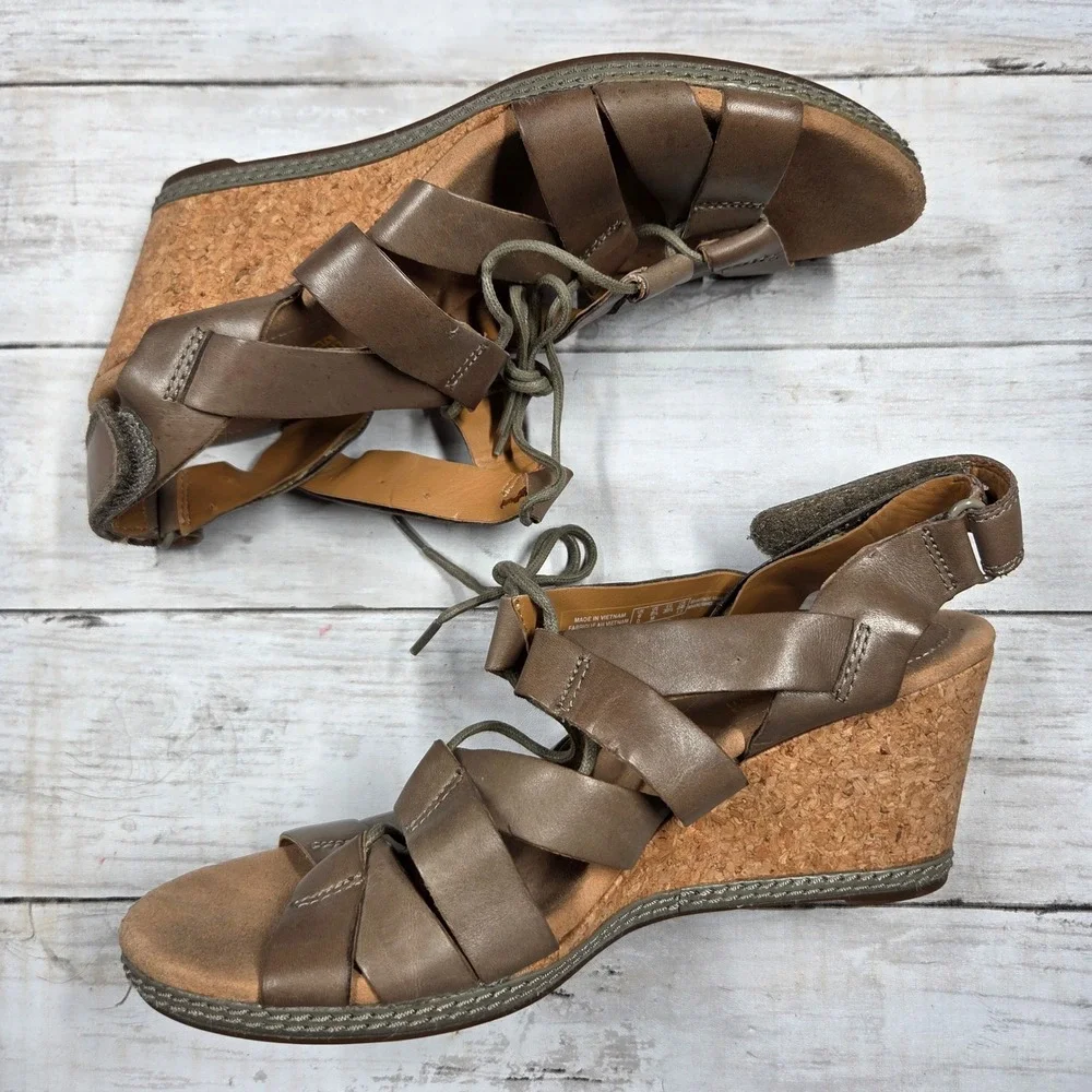 Clarks Collection Wedge Sandals Womens 8.5M Taupe Leather Strappy Cork‎ Heel